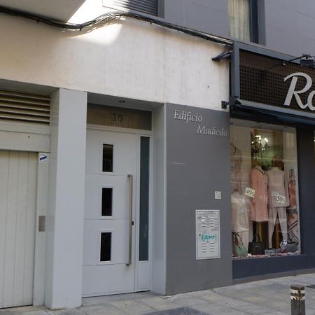 RentalSevilla De paseo por los Remedios Exterior foto