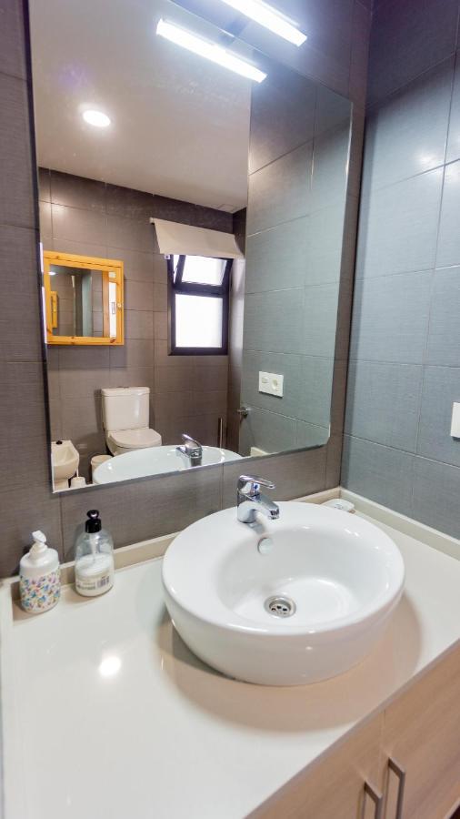 RentalSevilla De paseo por los Remedios Exterior foto