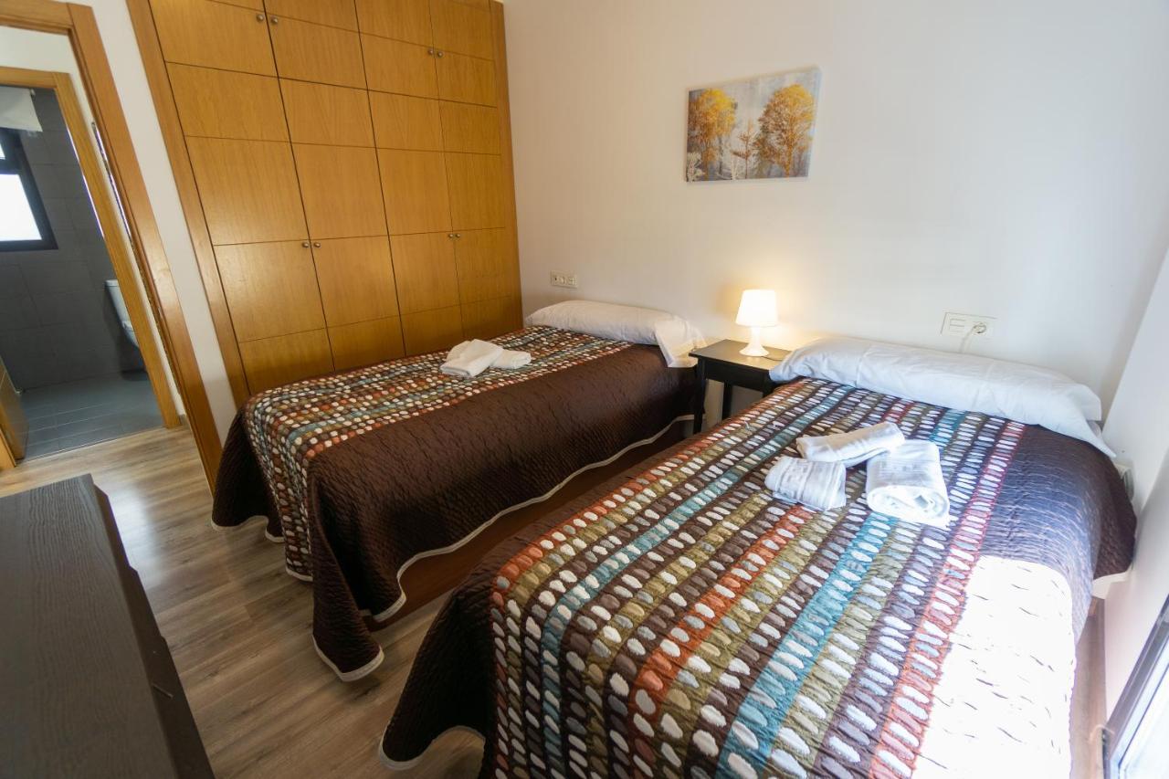 RentalSevilla De paseo por los Remedios Exterior foto