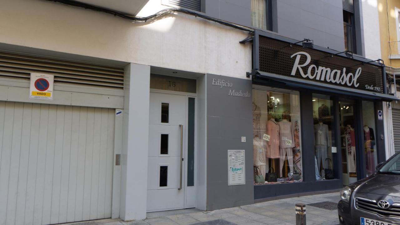 RentalSevilla De paseo por los Remedios Exterior foto