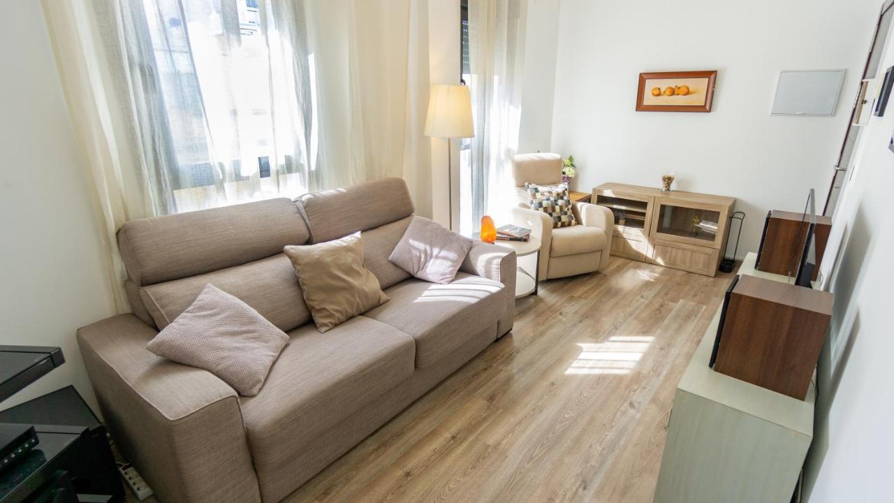 RentalSevilla De paseo por los Remedios Exterior foto
