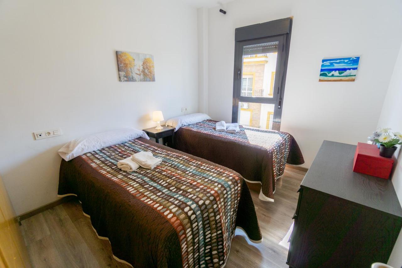 RentalSevilla De paseo por los Remedios Exterior foto